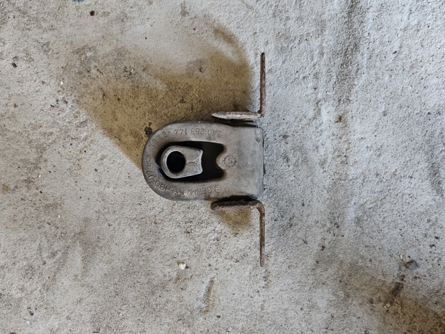 Подушка крепления глушителя Volkswagen Passat B3, B4