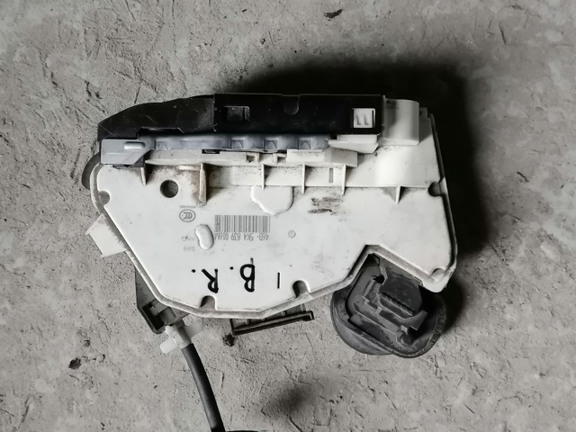 Замок задней правой двери  Фольксваген Гольф VI