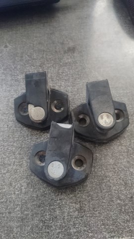 Петля-зацеп (ответная часть) замка двери передней 8105511 BMW