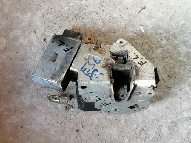 Замок двери водителя 8122203 BMW
