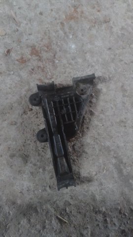 Направляющая переднего бампера, левая 8A0807283 VAG