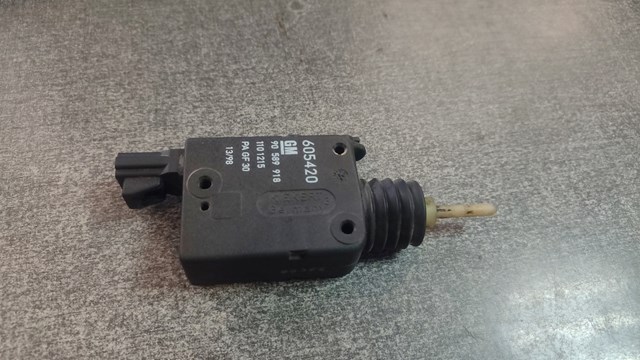 Мотор-актуатор лючка омывателя заливной горловины  90589918 GM