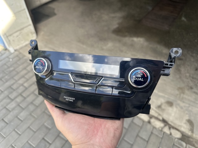 Блок управления режимов отопления 275009UC1C NISSAN