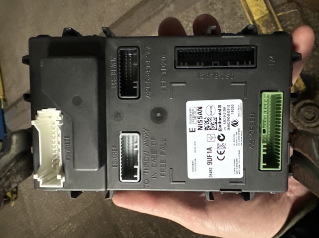 Блок управления систем комфорта 284B29UF1A NISSAN