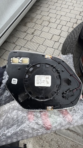 Зеркальный элемент левый 4M8857535J VAG