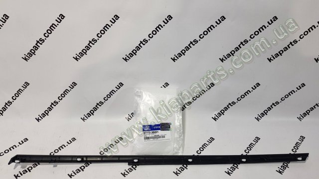 Молдинг переднего правого крыла 877723S001 HYUNDAI