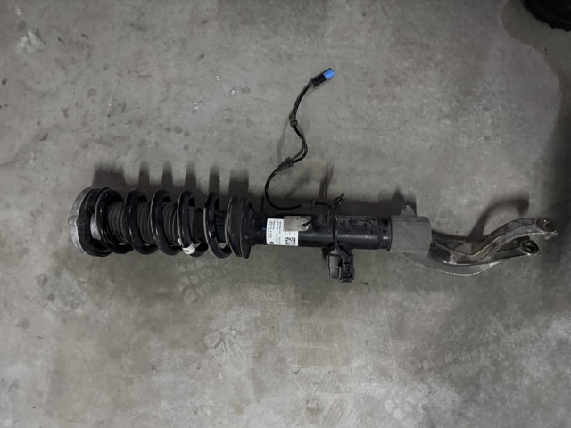 Амортизатор передней подвески левой 37106896439 BMW