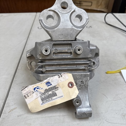 Подушка трансмиссии (опора коробки передач), левая 68270565AB CHRYSLER