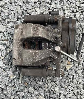 LAND ROVER LR036571 Скоба заднего суппорта в наличии Каменское