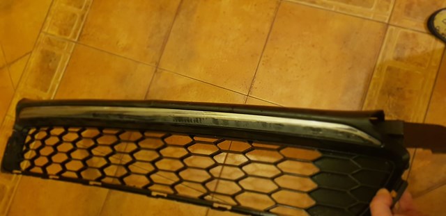 Решетка бампера переднего центральная 71103T2AA00 HONDA