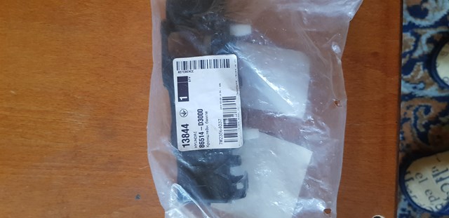 Правое крепление переднего бампера 86514D3000 HYUNDAI