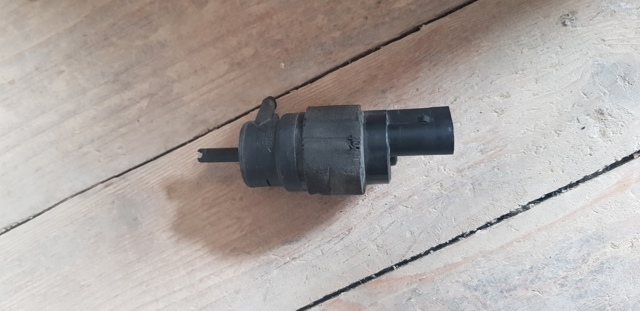 Насос электроомывателя Audi A8 D3