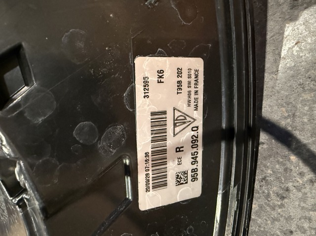 95B945092Q PORSCHE Фонарь задний правый внешний купить в Ровно