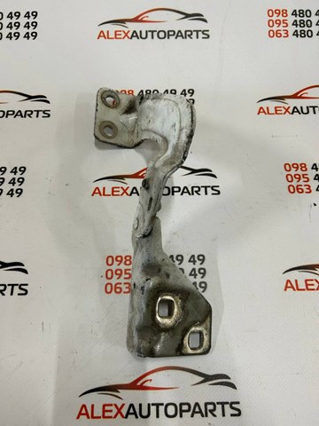 Правая петля капота  8200153071 RENAULT