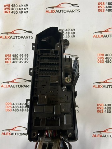 Панель предохранителей 8678449 VOLVO