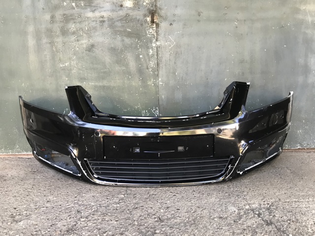 Бампер передний 13124959 GM