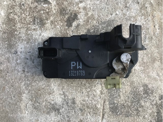 Замок двери задней правой 13210739 GM