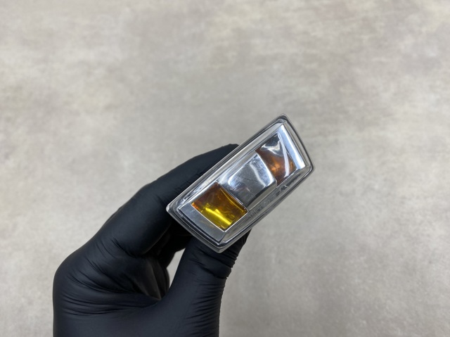 Поворотник левый 13228580 GM