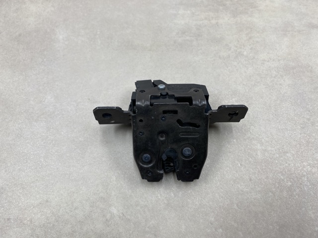 Замок крышки багажника 13500195 GM