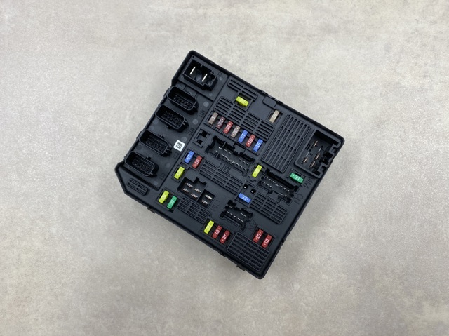 Коробка предохранителей 284B69644R RENAULT
