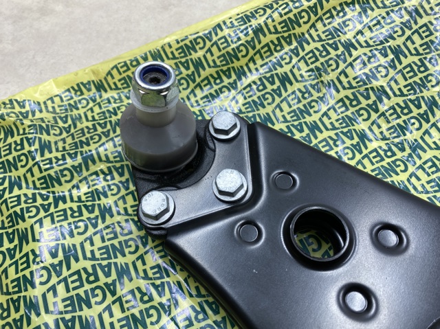 MAGNETI MARELLI 301181367600 Нижний рычаг в наличии Киев