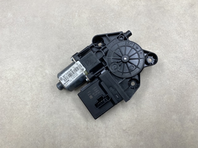 Моторчик стеклоподъемника двери задней, левой 827310166R RENAULT