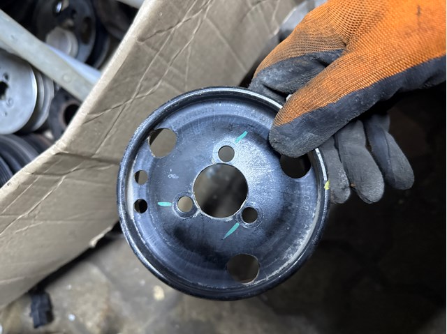 Шкив водяной помпы Volkswagen Passat B3, B4