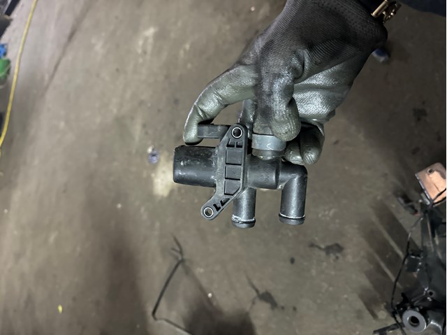 Кран системы отопления 1T0820036D VAG