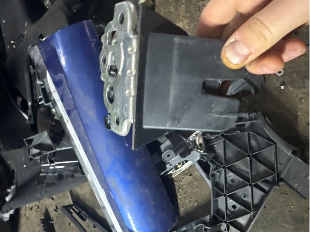 Замок и ручка двери задка 4F9827505 VAG