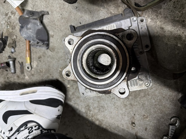 Подшипник в сборе со ступицей передний 4M0407625D PORSCHE