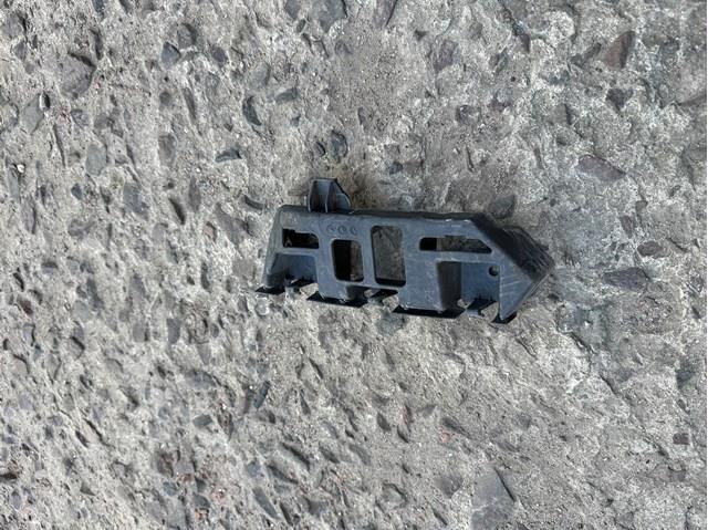 Направляющая заднего бампера, правая 7P5807484 VAG