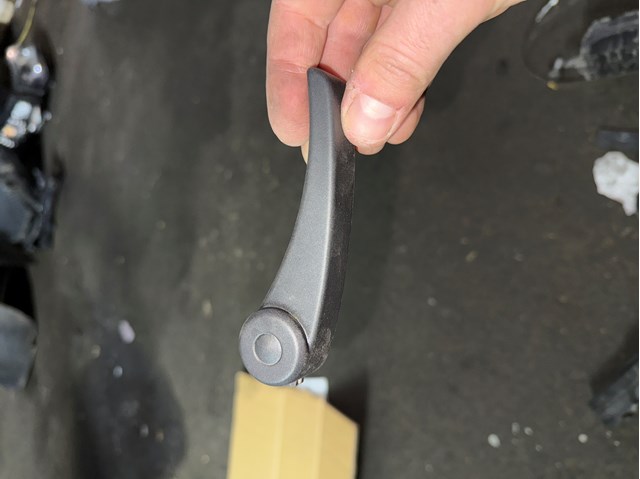 Рычаг открывания капота 95B823661A PORSCHE