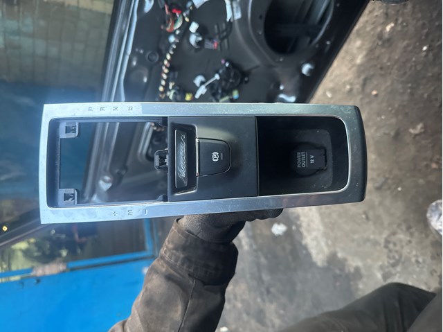 Накладка консоли рычага переключения передач АКПП 95B863419 PORSCHE