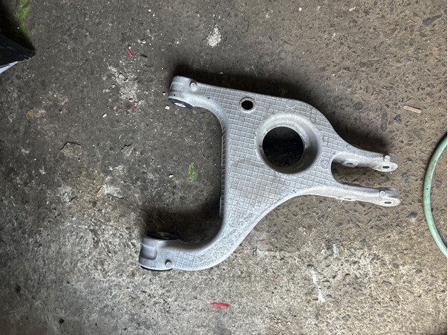 Рычаг задней подвески нижний, правый 97033104202 PORSCHE