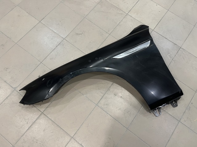 Переднее левое крыло 41357230577 BMW