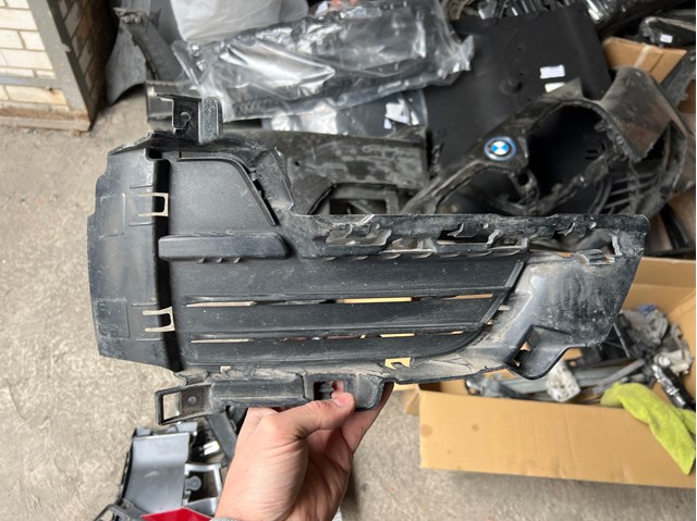 51117307994 BMW Решетка бампера переднего правая нижняя купить в Ужгород