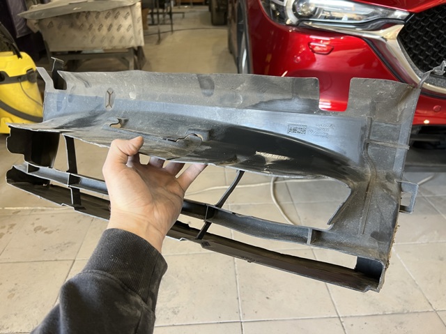 BMW 51747255414 Воздуховод (дефлектор) радиатора нижний в наличии Житомир