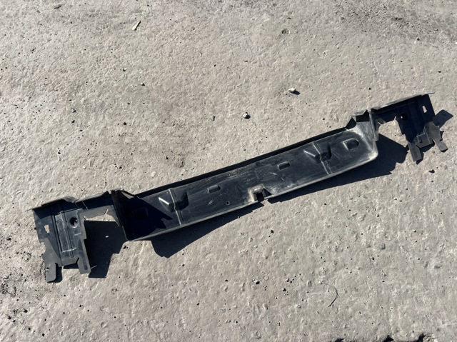 51747399997 BMW Нижний дефлектор радиатора купить в Ирпень