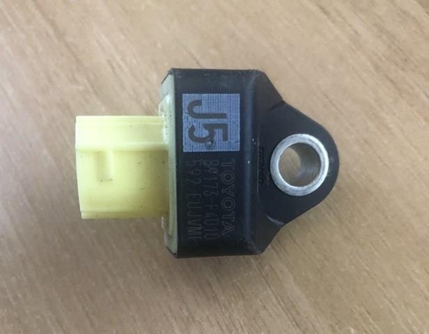 Датчик подушки безопасности 89173F4010 TOYOTA