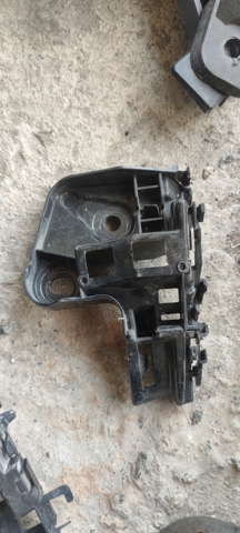 Правый кронштейн заднего бампера 2GA807454A VAG