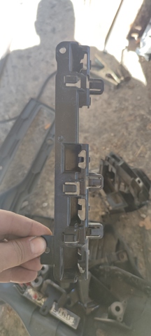 BMW 51777428036 Кронштейн наружной накладки порога правой в наличии Хмельницкий
