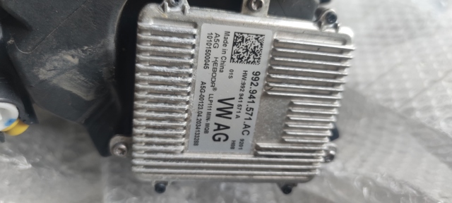 VAG 658941015B Левая фара в наличии Павлоград