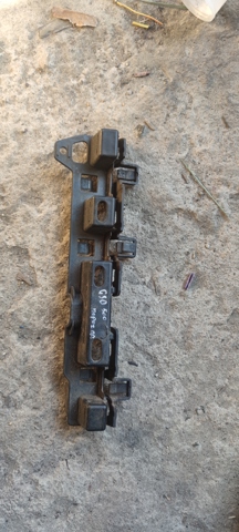 Кронштейн наружной накладки порога правой 7387342 BMW