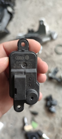 Мотор-привод открытия лючка бака 8V0862159A VAG