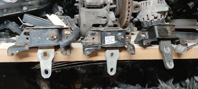 Левая подушка двигателя 8V517M121AE FORD