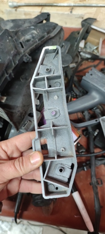 Крепление бампера FT4B17D959AC FORD