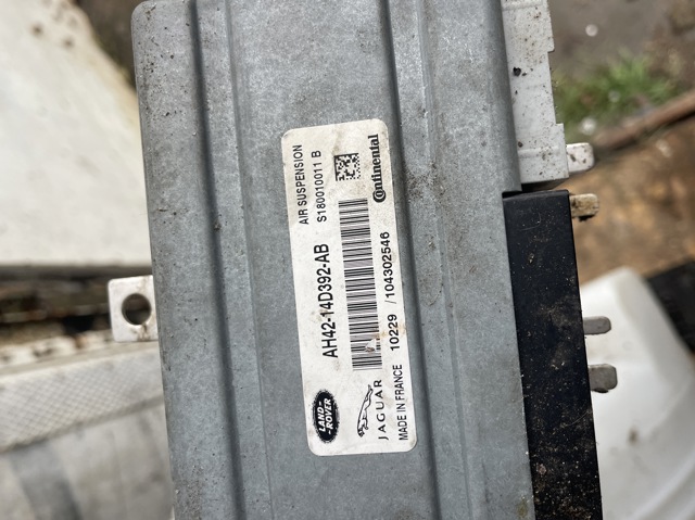 Блок управления пневмоподвеской AH4214D392AB LAND ROVER