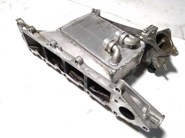 Радиатор интеркуллера 04L129711AE VAG
