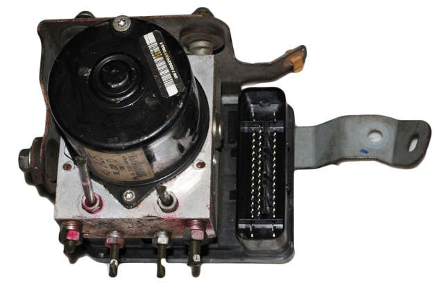 Блок управления АБС  Митсубиси Аутлендер 2 40