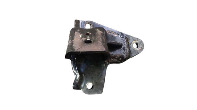 Кронштейн подушки (опоры) двигателя, правой 1091A080 MITSUBISHI